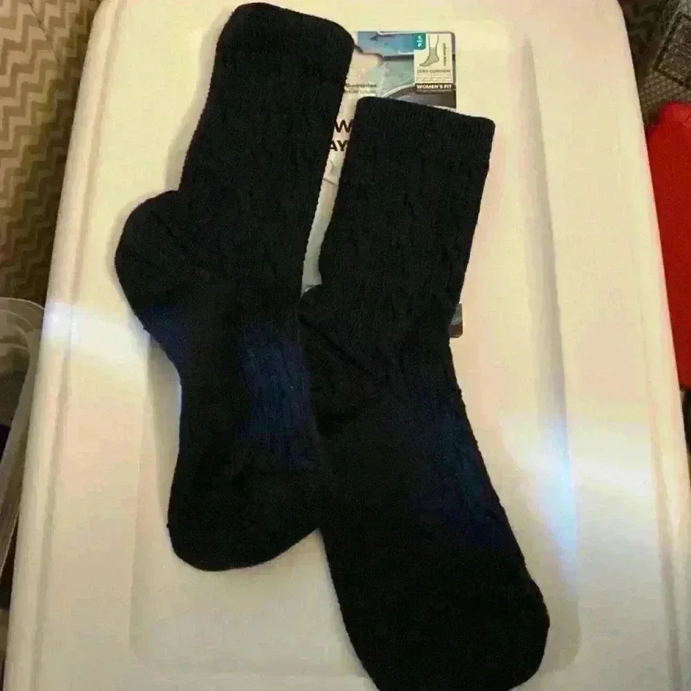 Smartwool Woman’s Everyday Zero Cushion Crew Sock-DP Navy Size Small NWT